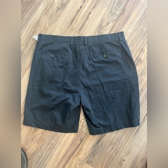 NWT - Amazon Essentials Men's Classic-Fit 9" Shorts - Picture 4 of 9